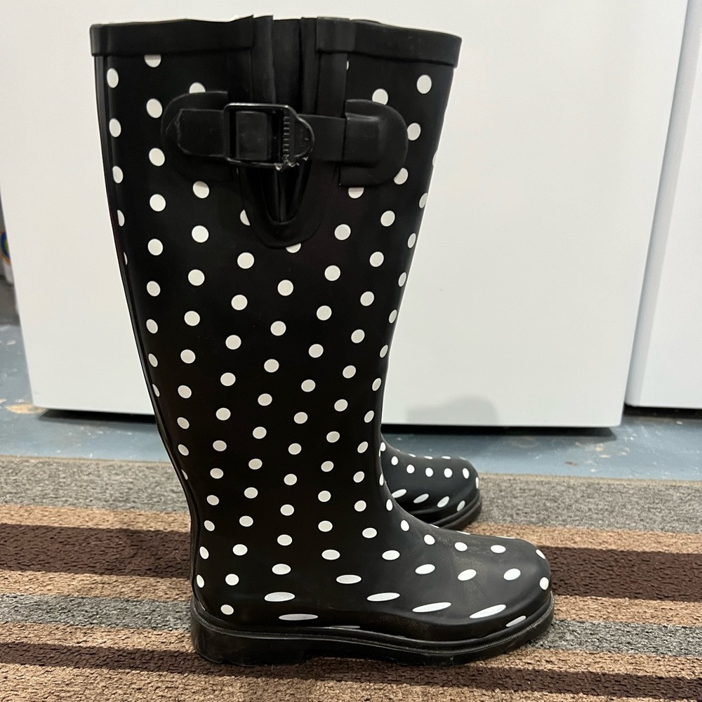 Women’s tall size 6 Rain Boots